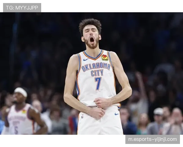 切特·霍姆格伦命中关键三分 帮助美国明星队锁定胜局